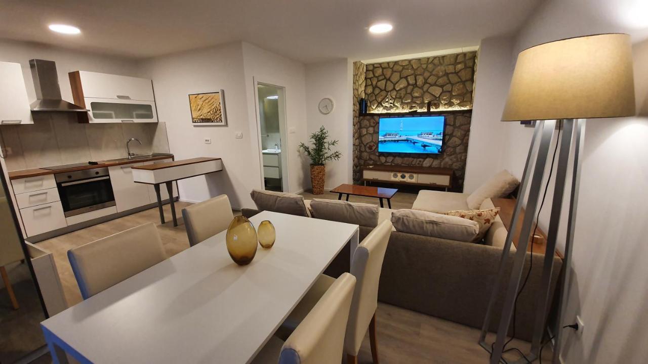 Divine View Apartma Njivice Exterior foto